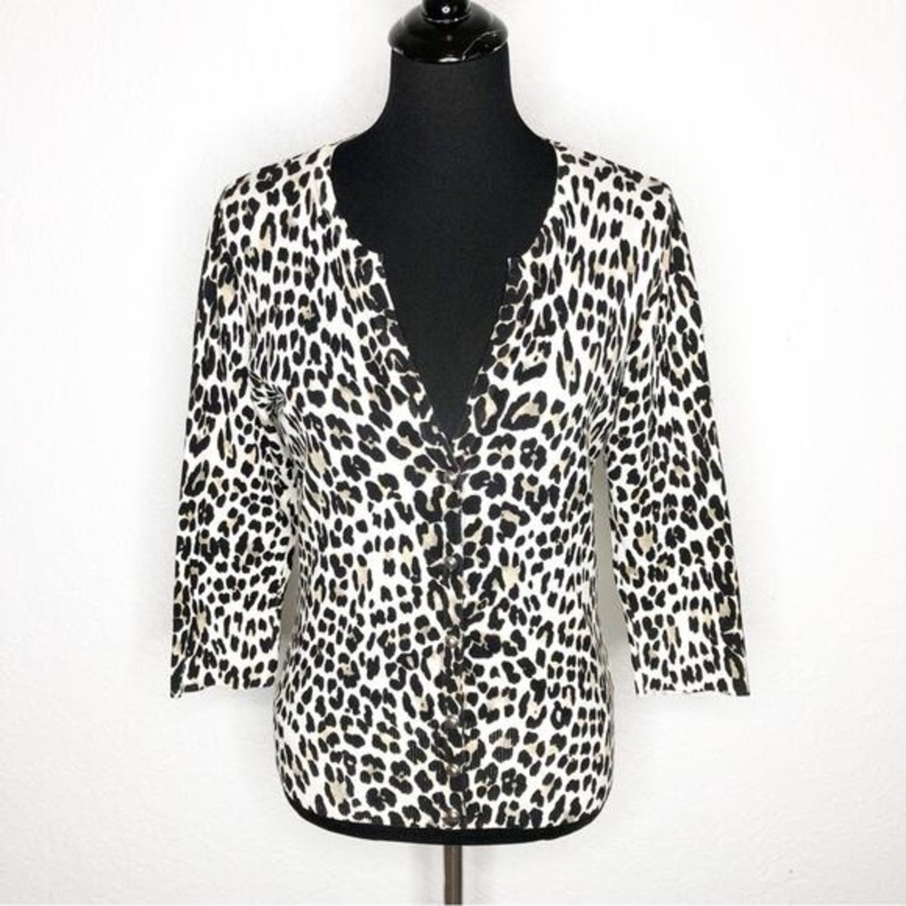 White House Black Market Animal Print Cardigan Size Large – Snap Front V-Neck